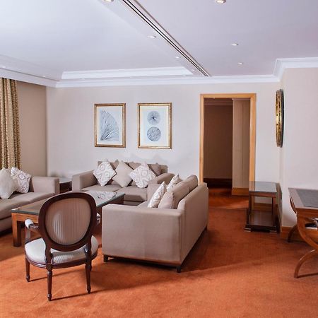 Radisson Blu Martinez Beirut Hotel Ngoại thất bức ảnh A suite at the InterContinental Hotel, London, Park Lane