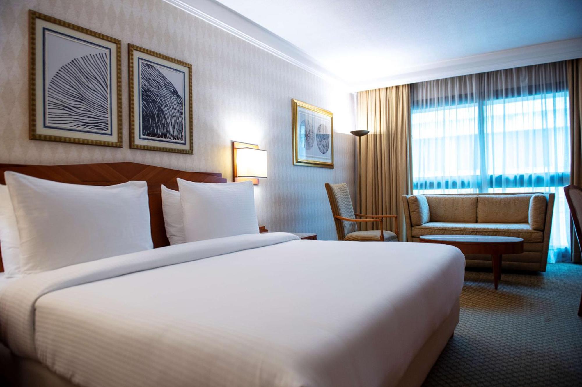 Radisson Blu Martinez Beirut Hotel Ngoại thất bức ảnh A room at the hotel